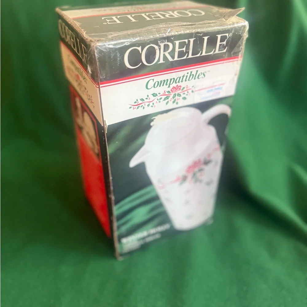 Festive Corelle Compatibles Winter Holly Thermal Server